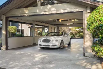800sq ft detached garage (double entry)