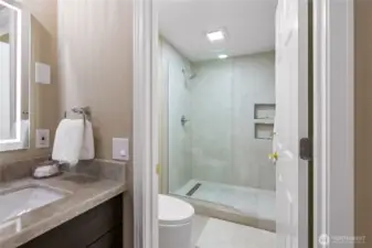 All new en-suite bath (travertine & quartz)