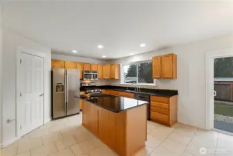 All kitchen appliances included!