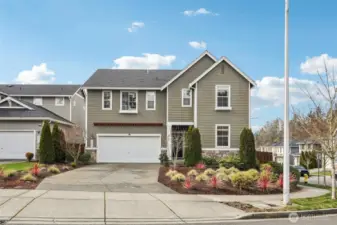 Beautiful corner lot home in Canyon Creek