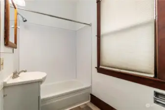 Unit B - Main Level - 1 full bathroom