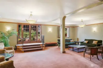 Grand foyer great for relaxing or meeting with neighbors