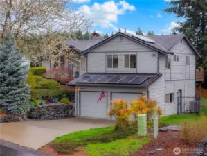 The drive way have plenty of room for parking for you and your guests.