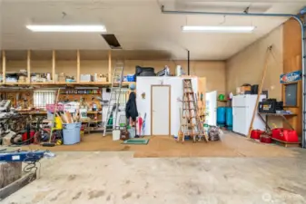 RV Garage - 3/4 Bath and w/d hook up
