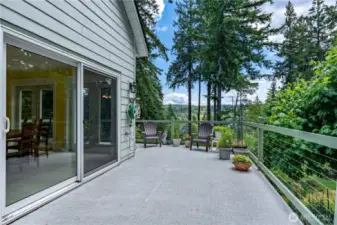 Large deck with sliders
