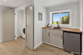 The lower level has its own entrance and interior stairs. It also has a bar fridge and sink...kitchenette...and new washer/dryer