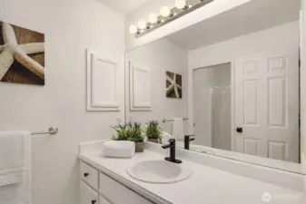 Lower level 3/4 bath.