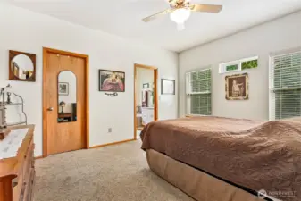 Doors to en suite and walk-in closet