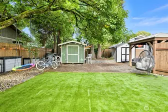 Fantastic Entertaining backyard!!