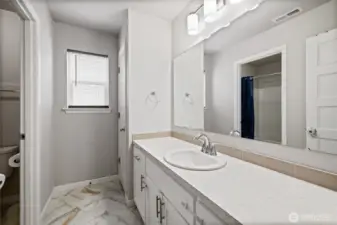 2nd Floor Main Bathroom