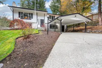 Long driveway offers maximum privacy