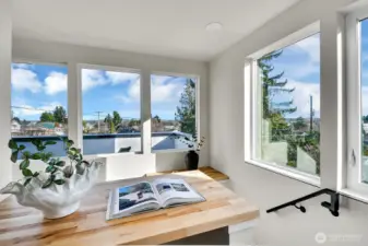 features view of the Cascade Mtns,