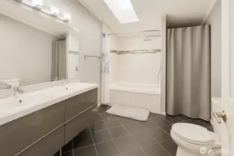Primary bathroom suite, complete with dual vanity and jetted tub!