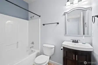 Full bathroom, main
