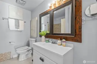 Top floor full bathroom