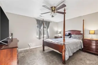 Primary suite w/ walk in closet and bathroom