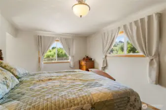 Primary Bed / Bathroom