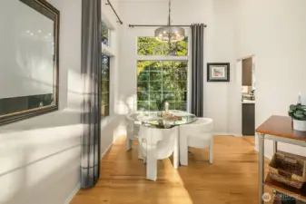 Oversize windows give such a peaceful vibe and all full of green views!