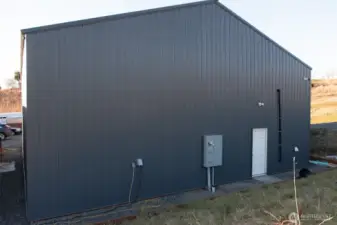 200 of 400 amps are allocated to the shop with RV hook-ups.