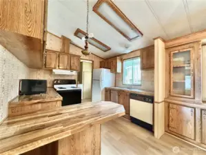 Kitchen with eating bar