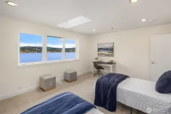 A second primary suite on the upper floor with its own incredible views and ensuite bathroom with walk-in closet.