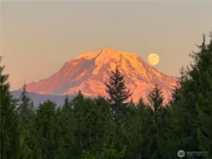 Sunsets reflect the gorgeous skies off of the Mountain and are truly a site to behold!