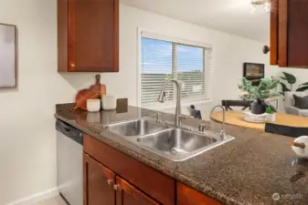 Granite Counter tops, Breakfast Bar, Dual basin sink with pull down faucet