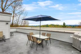 Community Roof top deck with views of the lake, valley and mountains.