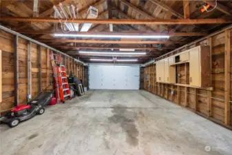 Nice big garage with separate panel and new garage door