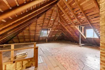 Open spacious attic space.