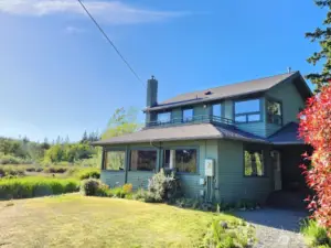 Incredible Lummi Island retreat with beautiful territorial views