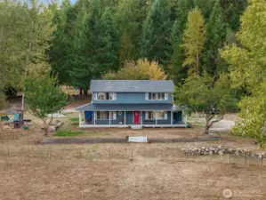 9.5 acre Fully Fenced Mini Farm complete with goats and chickens!