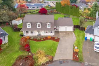 Large lot in a cul-de-sac