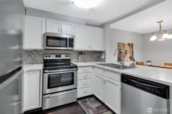 This bright and cheery kitchen has everything you need to make every day cooking a breeze.