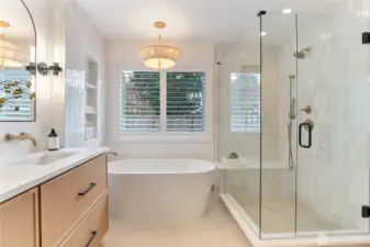 Heated floors, spa showe and tub