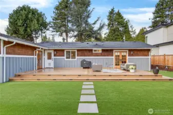 Low maintenance artificial turf