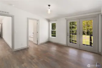 Great views of the yard and woods