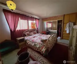 Nice sized primary bedroom with plenty of built in cabinetry and nice size double door sliding mirror closet