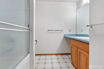 Hall bathroom with tub/shower combo