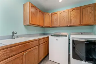 large utility room with sink