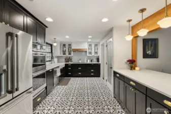 Enjoy Double Oven, and lots of Prep Space.