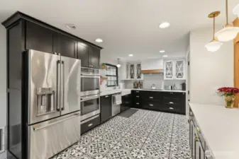 Meticulous Kitchen flow.