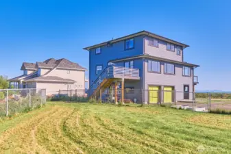 Located near the Ilwaco airfield, this peaceful retreat feels a world away - but you're only 20 minutes to Astoria or 5 minutes to the Port of Ilwaco.