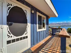 Welcome to your Lake Osoyoos retreat!
