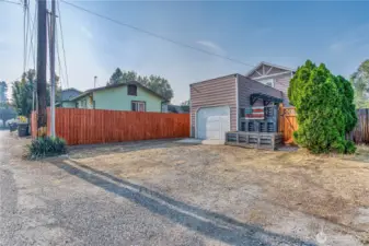 Lots of alley parking