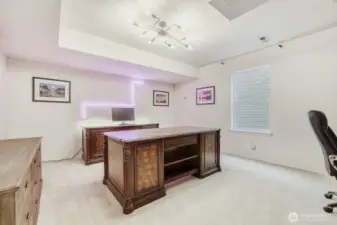 Main floor office/bonus/4th bedroom