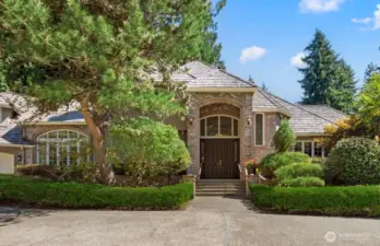 view of entrance of house