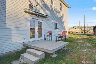 Start your morning with a steaming cup of coffee on this quiet, peaceful deck. Enjoy breath taking scenic views .