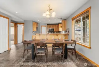 Main floor dining-VIRTUALLY STAGED