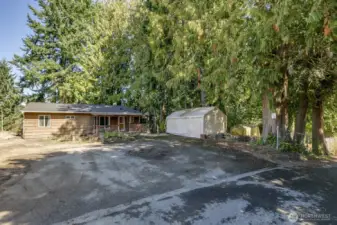 Standing in the alley. The vacant lot is to the right.